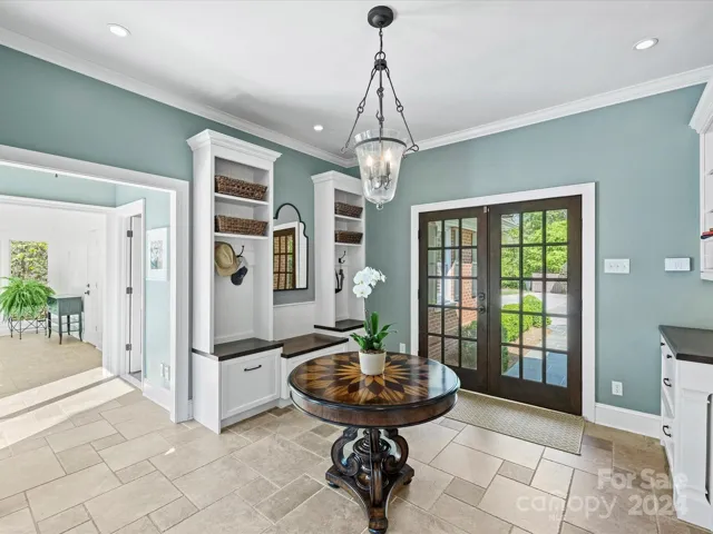 Mudroom/Side Entry