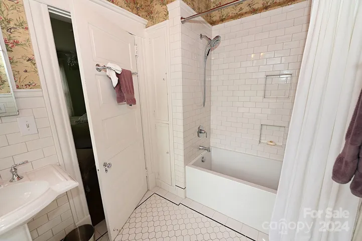 Upstairs Bath 3