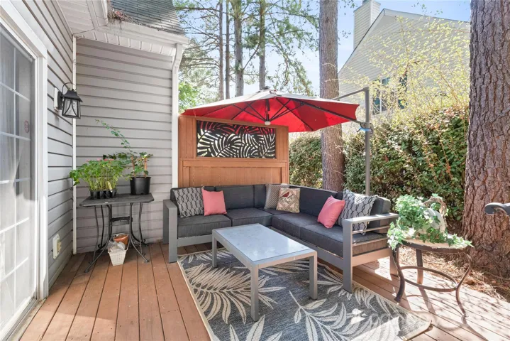 Enjoy having your own outdoor living area and LOW maintenance living.