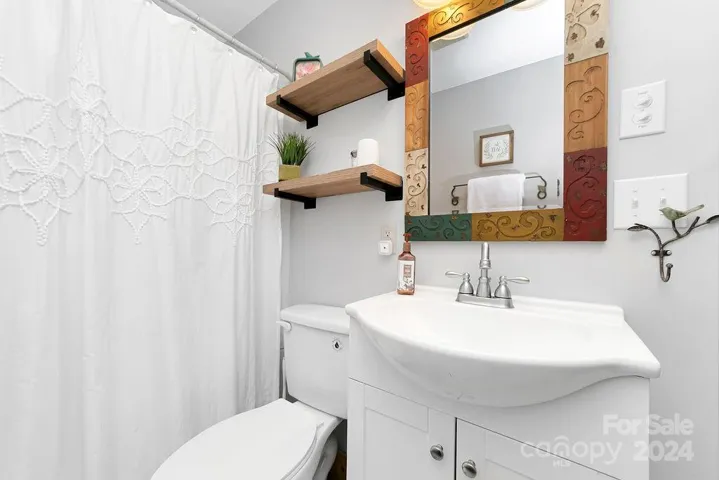 Guest Full Bathroom