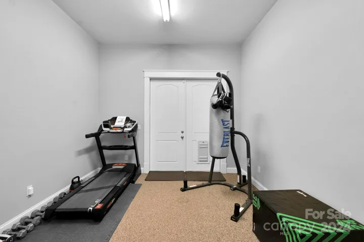 WORKOUT ROOM