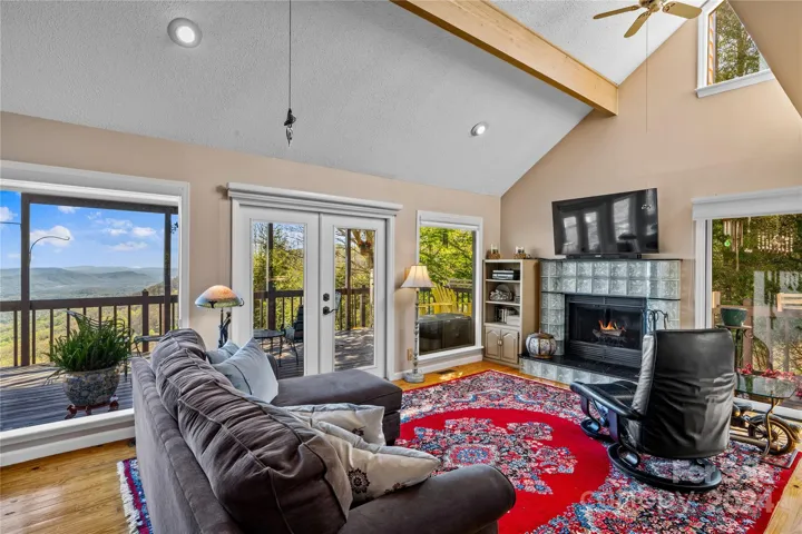 2-Story living room