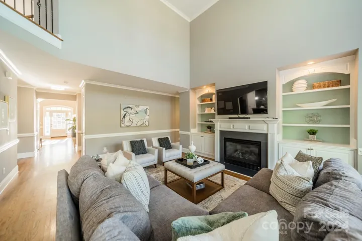2 Story Great Room w/Gas Log Fireplace