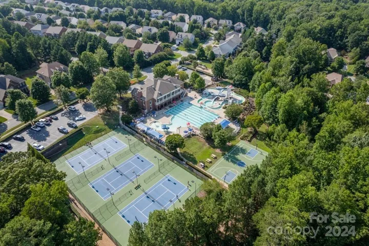 Brookhaven Resort Style Amenities