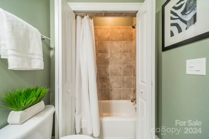 Main Floor Guest Full Bath