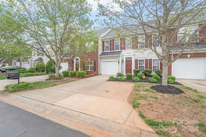 Welcome home to a beautifully updated townhome in Fairway Townes! The location is great! Enjoy low taxes, great schools and a very convenient location! Read through all of the remarks and the comments under the pictures for a full description!