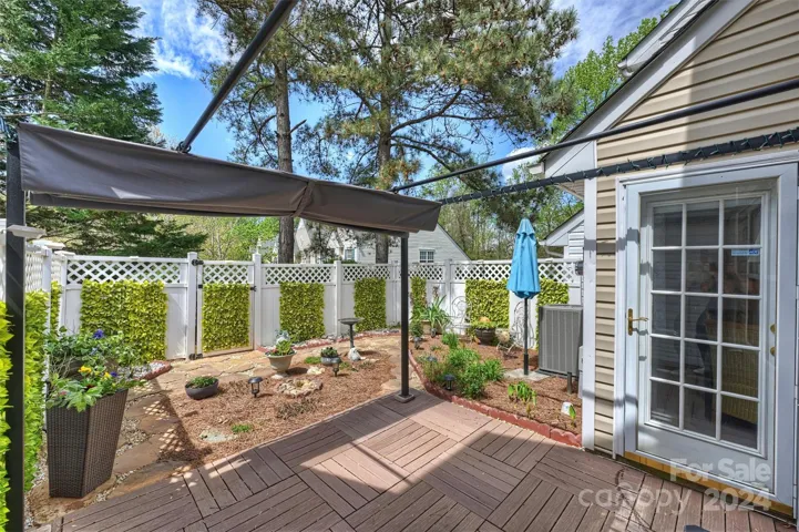 Private outdoor area!