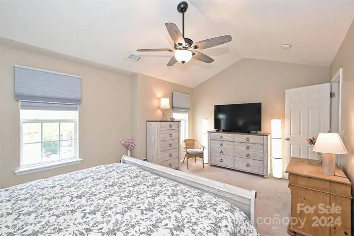Vaulted ceiling!
