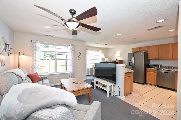 Living room/kitchen