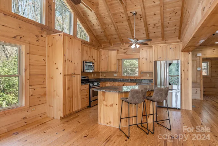 Breakfast Bar/Island