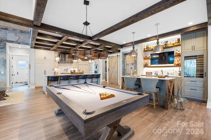 First Floor made to Entertain
