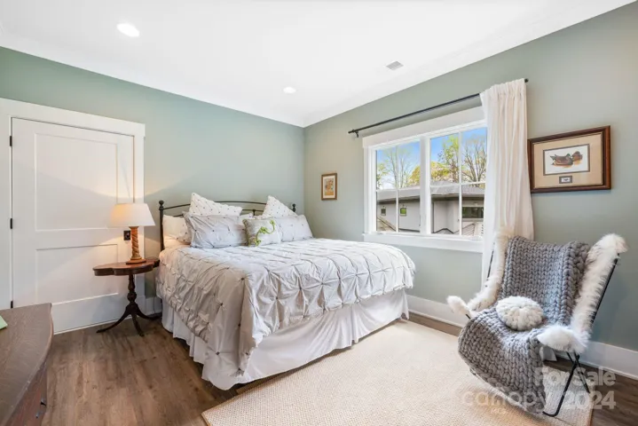 Suite 3 Upstairs with Ensuite Bath