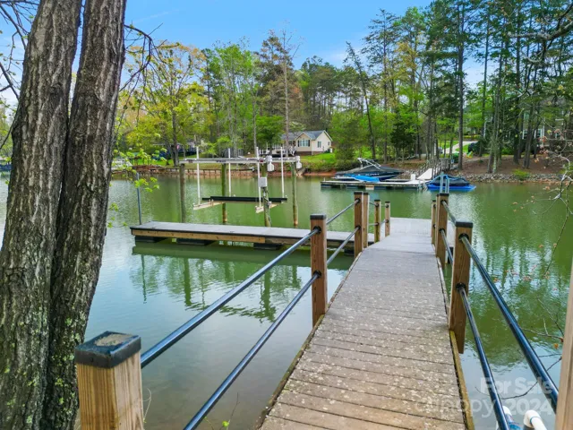 Private Floating Dock with Cable Boat Lift