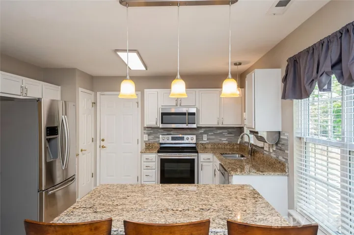 Gourmet Kitchen with White Cabinets, SS Appl, Kitchen Island with Bar Height Seating