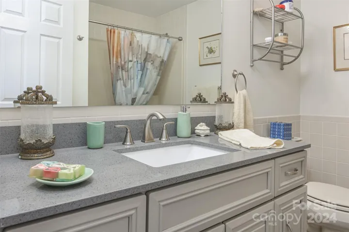 2nd Full Bath on Main in Guest Suite