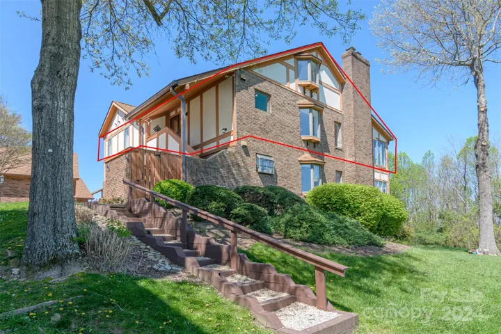 This beautiful home is on the End of the Building.   Private w/Lots of Windows and light