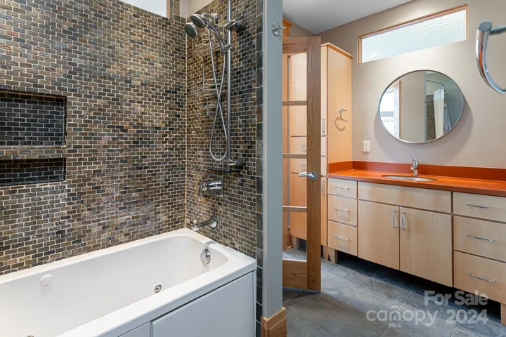 Primary Suite Bathroom