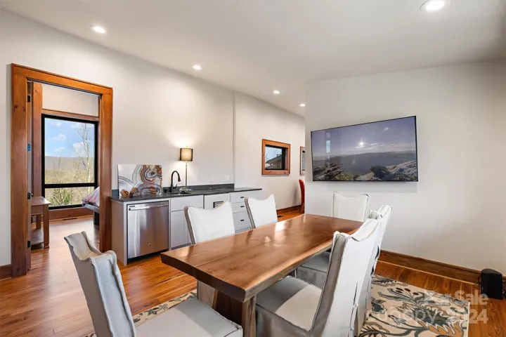 Upstairs Kitchenette/Dining
