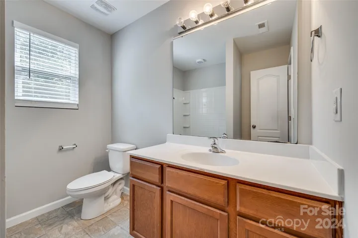 Primary ensuite bath with operable window