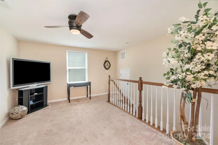 large loft area/flex space