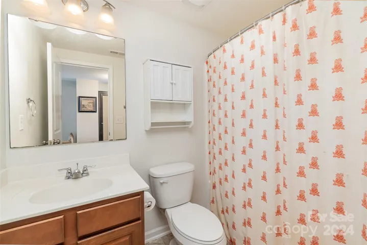 Full bath for the upstairs suite