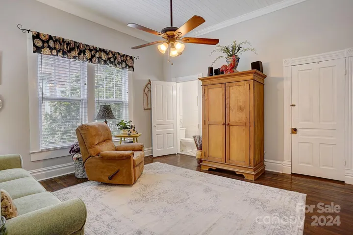 Den/Bedroom