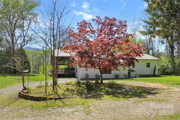 Circle DrivEWAY