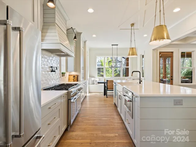 Open concept kitchen with eat in kitchen area