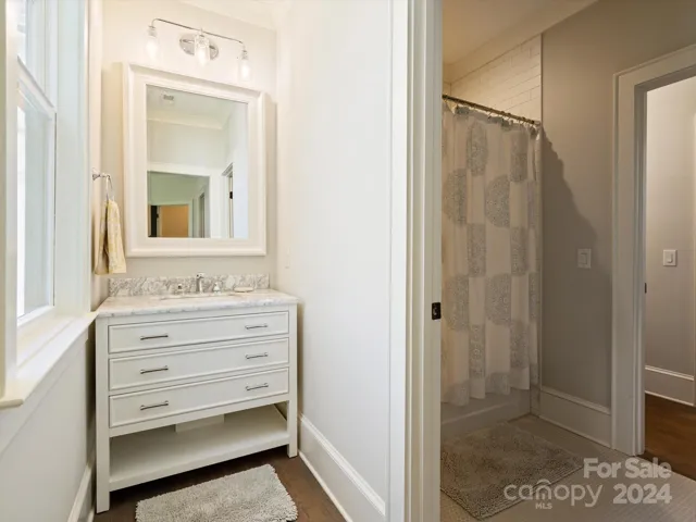 Jack & jill bathroom