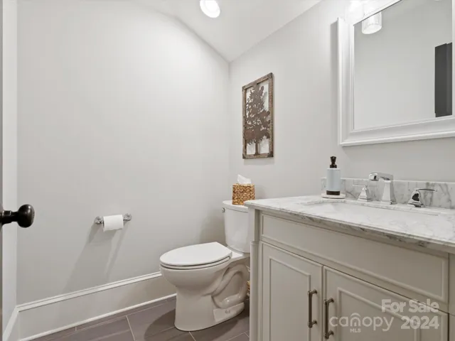 3rd floor half bathroom