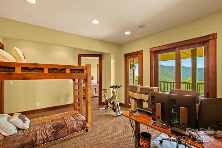 Bonus room/office
