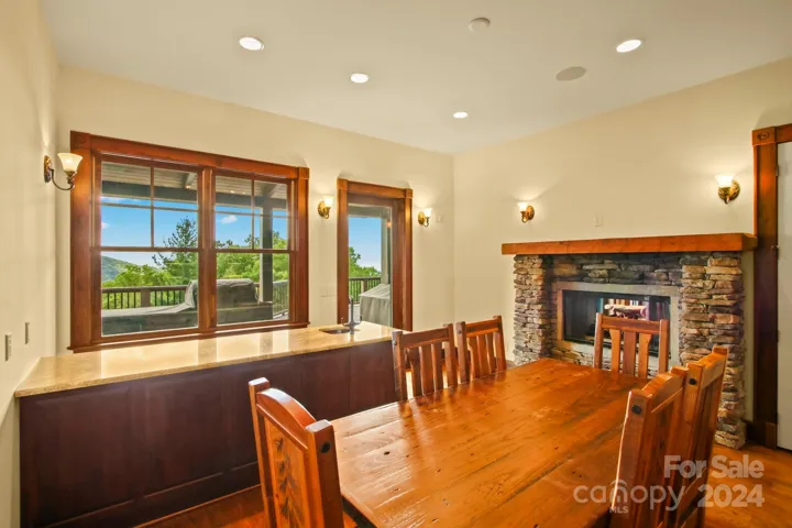 Dining area off kitchen
