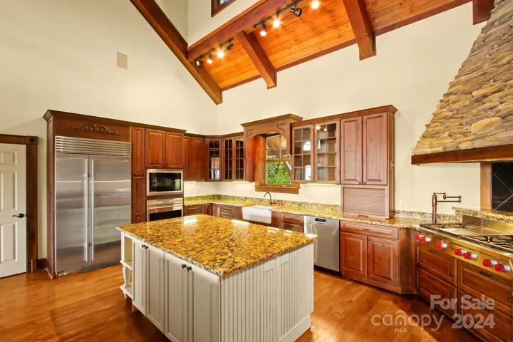 Vaulted ceilings, tons of work and storage space