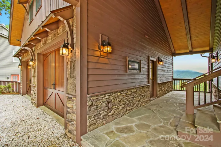 Breezeway, looking at garage/apartment entrance - views!