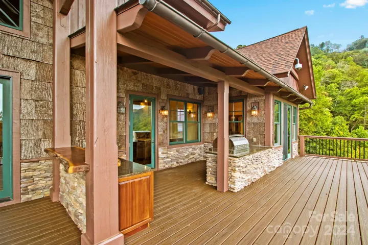 Spacious main-level deck