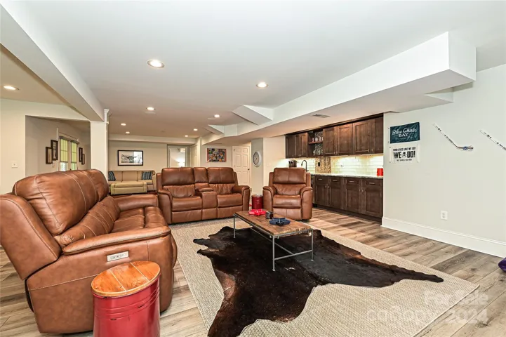 This huge space offers endless possibilites!