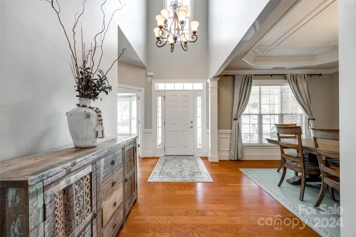 The 2 story entry way is light and bright