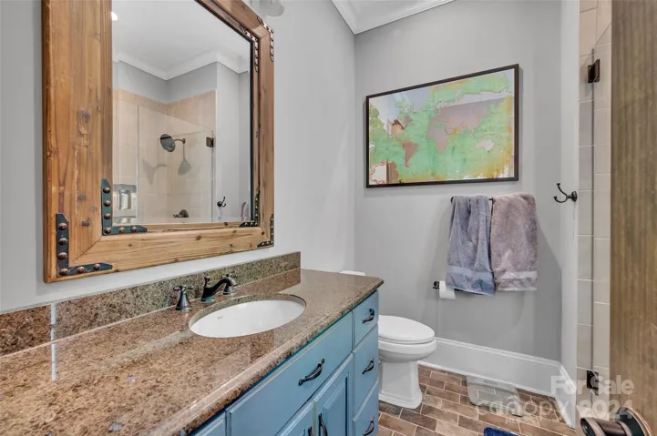 Full bathroom off of secondary bedroom #2