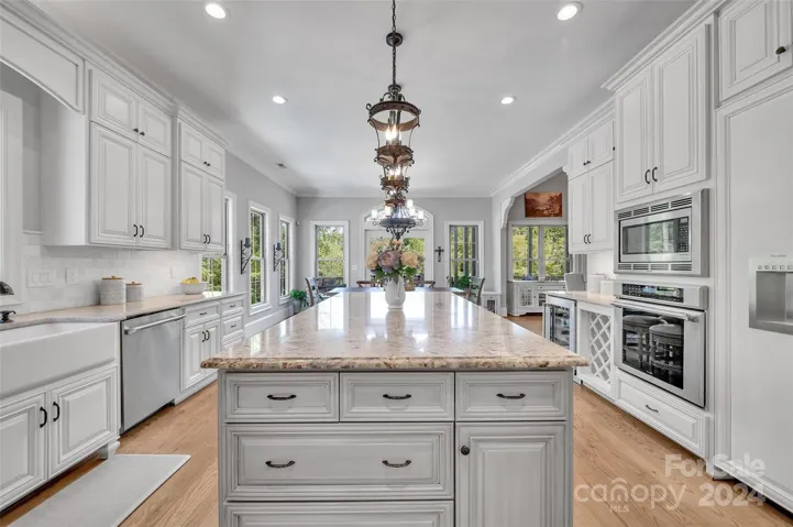 Built in Thermador fridge & freezer, microwave & oven