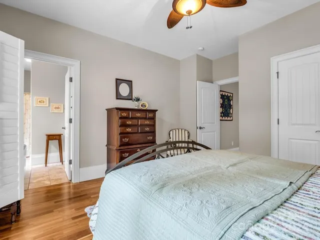 Guest bedroom with ensuite bath