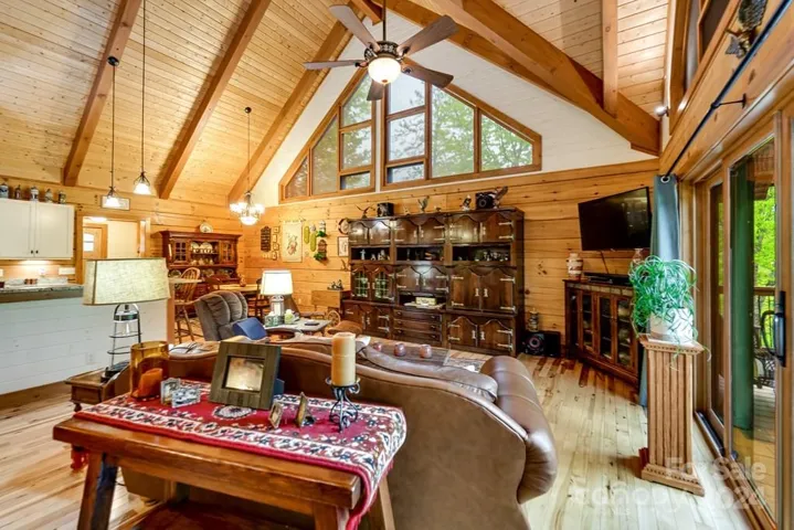 toung'n'groove ceilings with beams