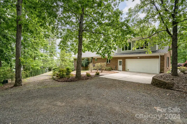 Expansice driveway and side load garage