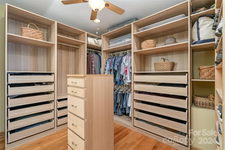 Primary dressing room