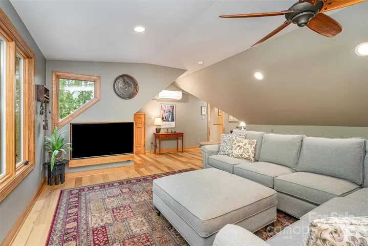 Bonus room with Built in tv cabinet