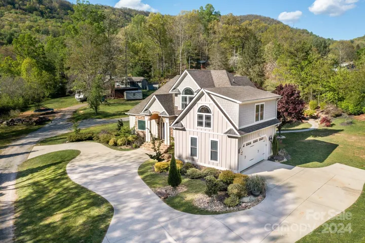 Your mountain estate minutes to Asheville and Black Mountain