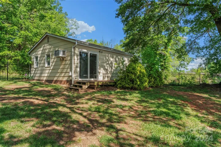 Detached cottage