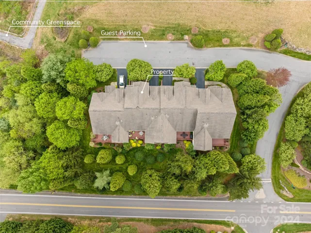 Townhome with easy paved driveway parking and overflow guest parking along street