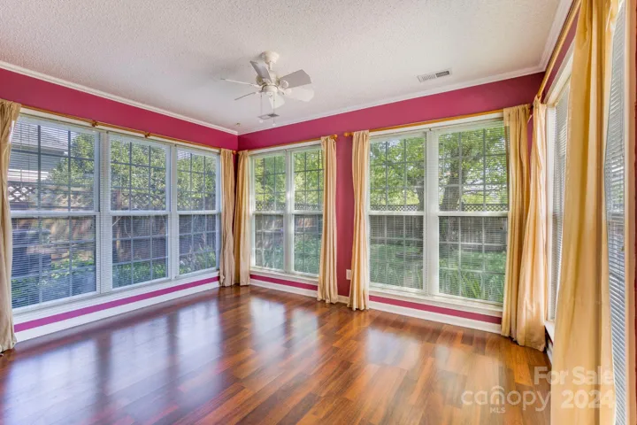 Light and bright sunroom