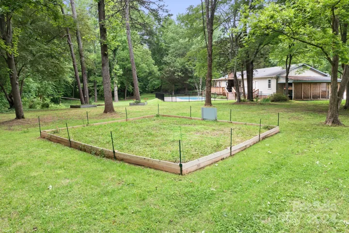 Huge garden ready for your plantigs!