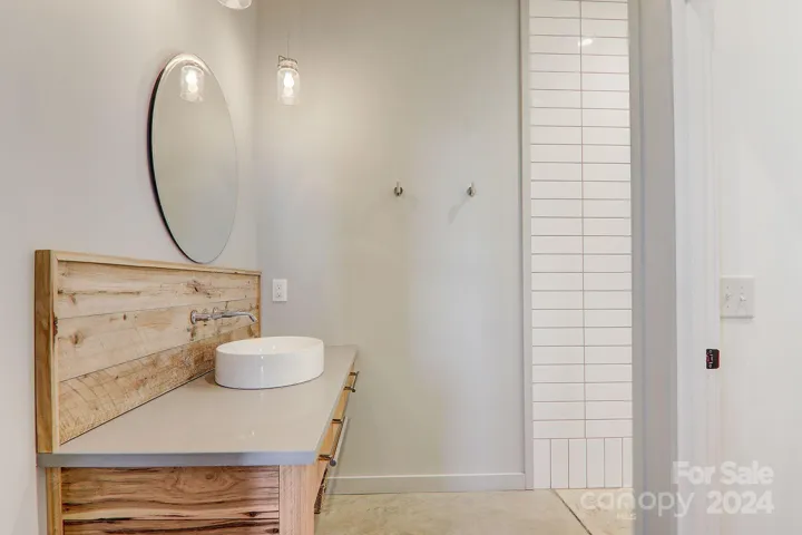 Lower Level Full Bath